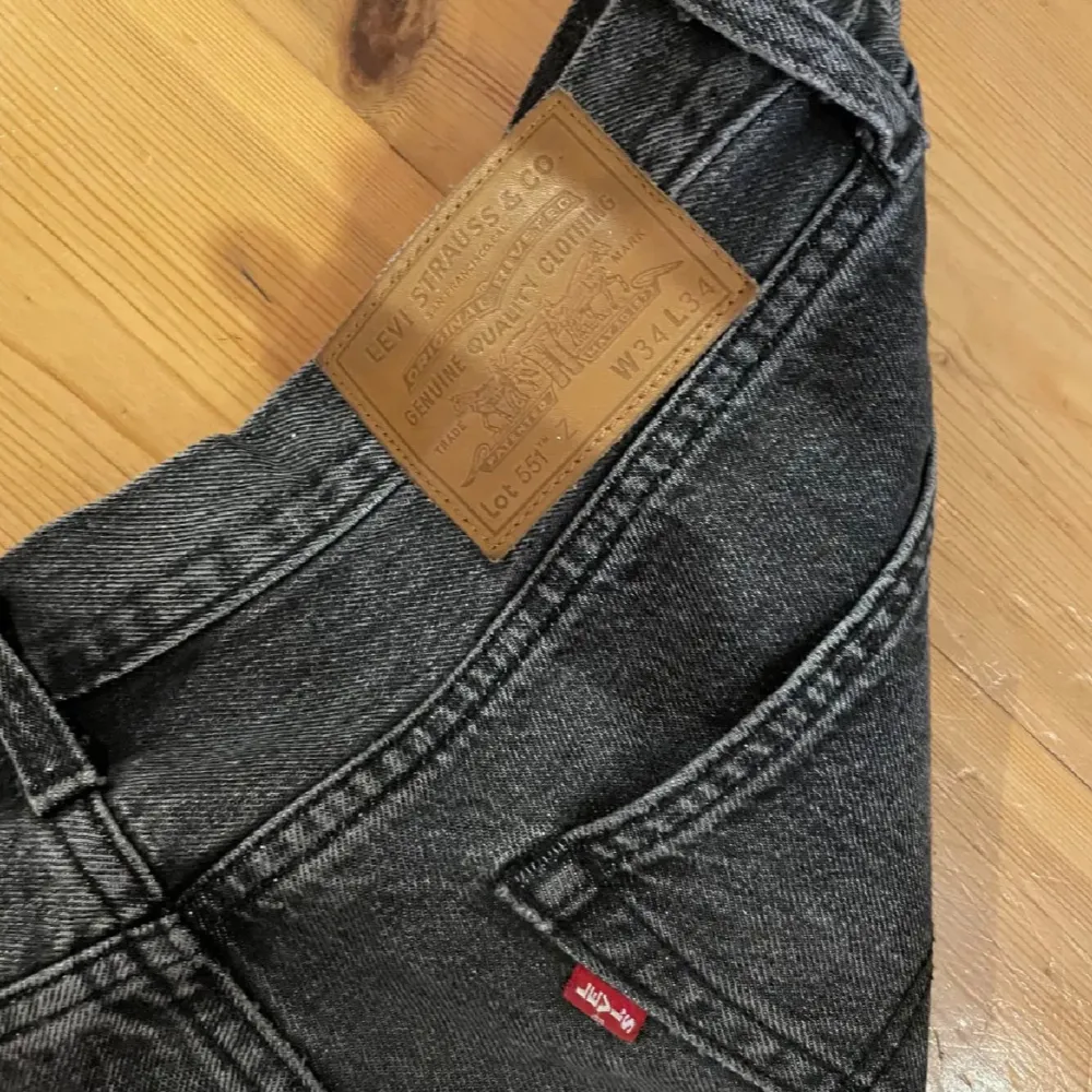 Rensar garderoben: säljer dessa snygga jeans då som inte används. Skick 8/10  PRISER ÄR INTE HUGGET I STEN!. Jeans & Byxor.