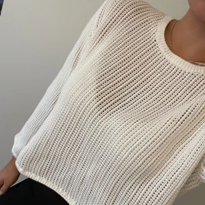 Snygg finstickad tröja, Lindex - Super fin stickad tröja från Lindex som funkar året runt, nytt skick. Storlek S 