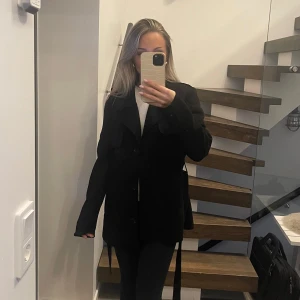Kapp - Jätte fin kappa från Vila som passar perfekt nu till hösten💗Knappt använd så i super bra skick☺️
