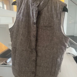 John Henric väst - Säljer min John Henric väst som är helt oanvänd! 