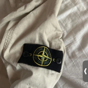 Stone island overshirt (äkta) - Säljer Stone island overshirt, nypris 5000-6000kr mitt pris 1900:- byten är intressant så tveka inte på att meddela mig