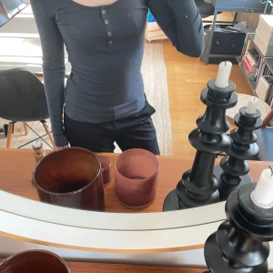 Mörkblå långärmad topp från pieces - Ett väldigt fin och mysigt plagg som tyvärr inte riktigt kommit till användning längre. Använd fåtal gånger varsamt så den är i bra skick😊 Priset kan diskuteras!