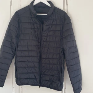 Jacka svart - Fin sparsamt använd jacka