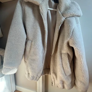 Teddy jacka - Jacka från Lindex som jag beställde här, men passade inte, Oversize 