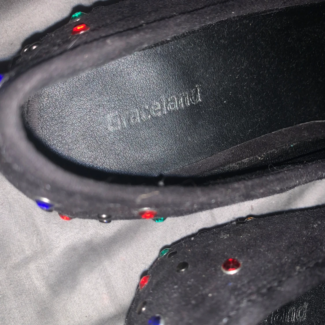 Svarta ballerinaskor med färgglada pärlor - 90