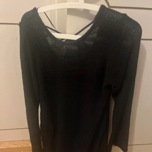 Klänning Stickad  - Jätte fint skick! Tunn stickad klänning  Helt oanvänd. 