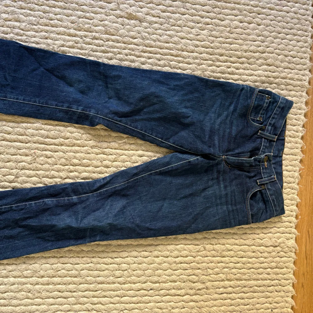 Säljer mina midwaist bootcut jeans köpta från Plick. Står ingen storlek men midjemått 36 och innebenslängd 84 . Jeans & Byxor.