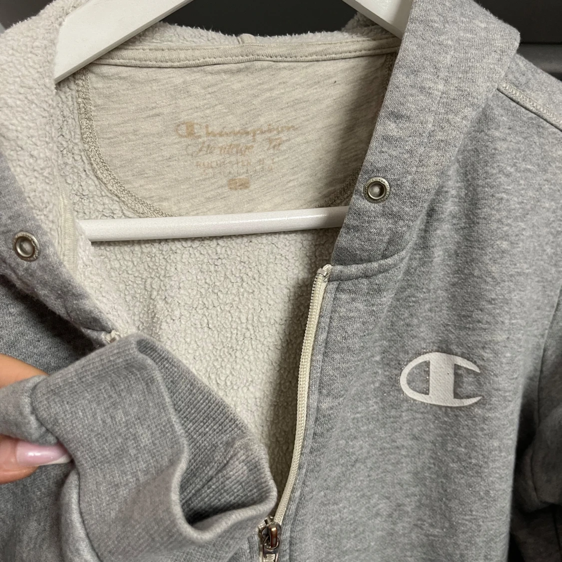 Grå hoodie från Champion - 91