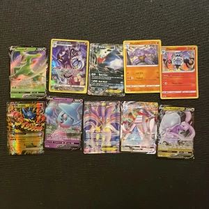 Pokémon kort rare med en Pokémon bok - Du får med hela boken med alla korten. Skriv direkt om ni r intresserade vi kan förhandla priset. Allt är i bra skick och så