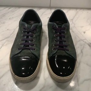 Lanvins - Säljer ett par stilrena lanvins i strl 44 Skick:6.5/10 Hör av dig för fler bilder