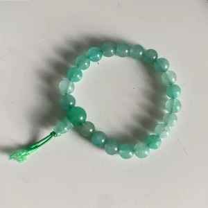 armband ! - Armband som påminner om grön aventurin/jade men är inte säker på äktheten