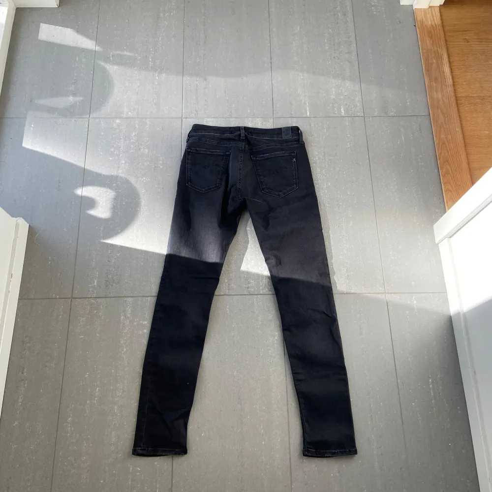 Säljer nu dessa replay Hyperflex jeans, skriv för fler bilder/frågor🙌🏼. Jeans & Byxor.