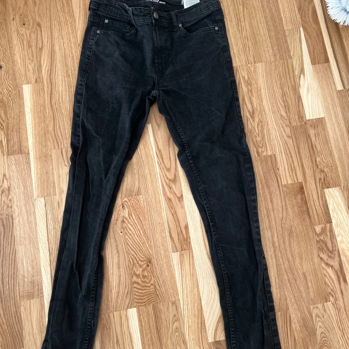 Svarta jeans i storlek 30/32 - 90