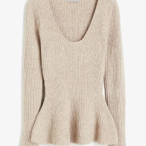 Stickad topp - Super mysig stickad tröja från h&m köpt förra året. Endast använd ett fåtal gånger, super fint skick ❣️ väldigt varm och mysig