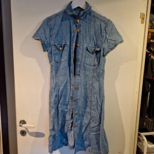 Jeans klänning  - Fint skick. 