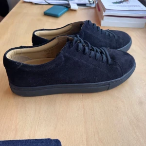 Myrqvist skor - Myrkvist skor i mycket bra skick 9/10, använda en handfull gånger pga fel storlek! Mvh Nordic Archive