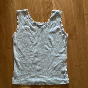 helt vanligt linne med spets - linne 