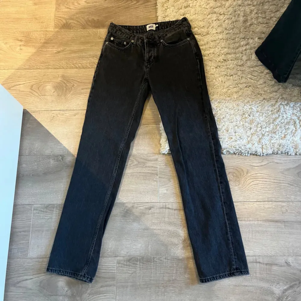 Super fina Jeans från lager 157! De är tyvärr för stora för mig därför jag säljer dom, modellen är Icon. 💕. Jeans & Byxor.