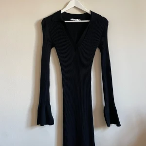 Svart långklänning nakd - Klänning från NA-KD i storlek xs. Använd en gång, fint skick 🤍