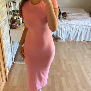 Superfin klänning - Så fin och söt rosa klännin🤩💞 perfekt inför alla tillfällen! Använd en gång så i jättebra skick!