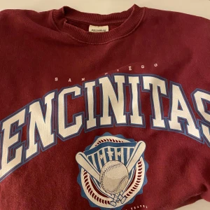 sweatshirt från Pull and bear - Sweatshirt från Pull and bear Kommer tyvärr inte till användning  Strl S 80:-