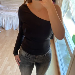 Snygg festtopp😍 - Snygg festtopp i bra skick!!!!😍 tvättas innan jag skickar!