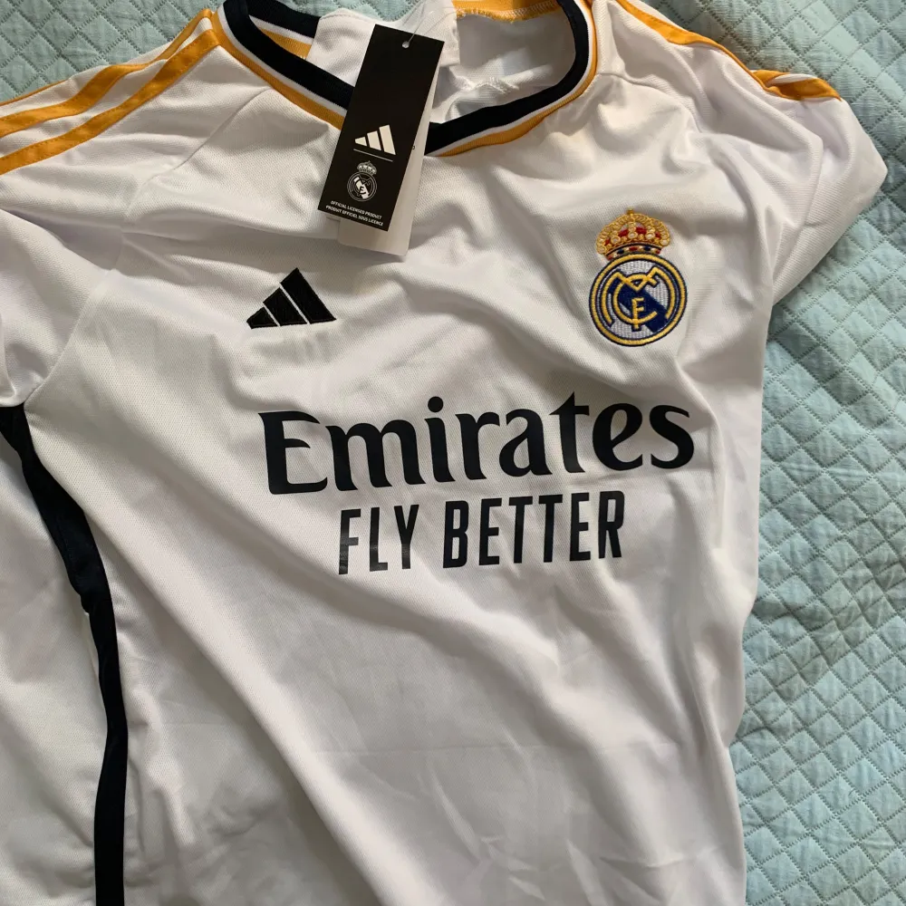 Real Madrid tröja helt ny med tagg kvar. Sportswear.