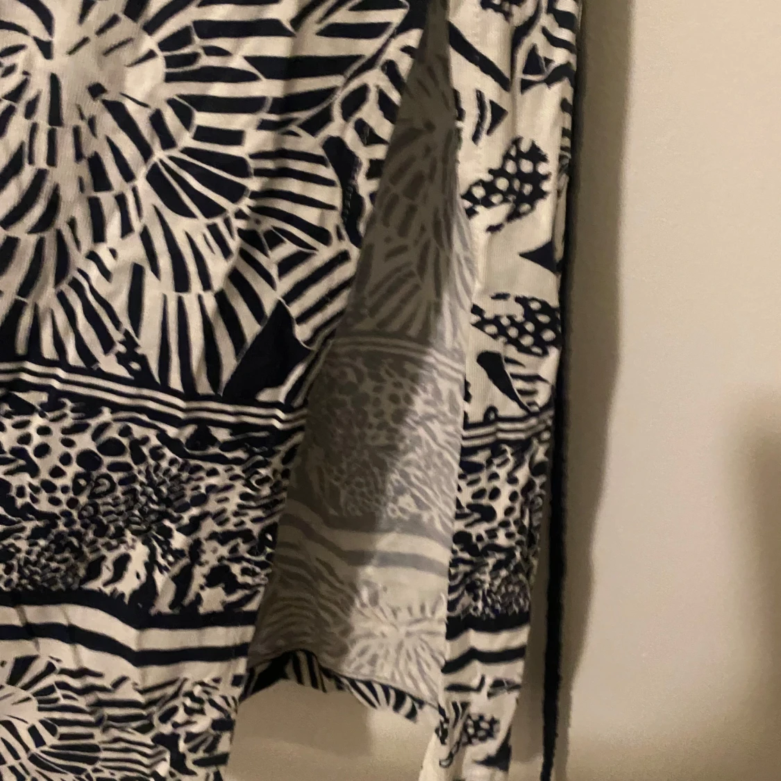 Svartvit mönstrad klänning från Noom - 92