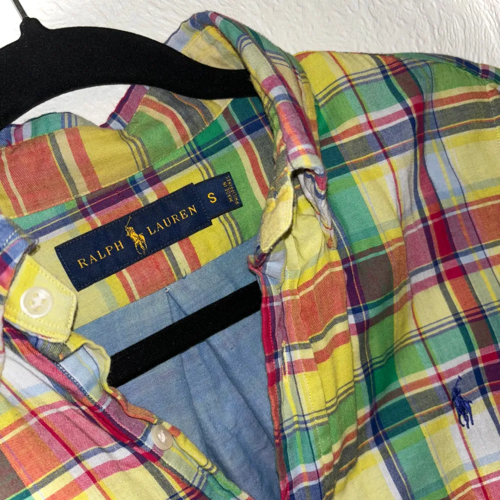 Häftig skjorta från Ralph Lauren i storlek S. Tunnt skönt material.. Skjortor.