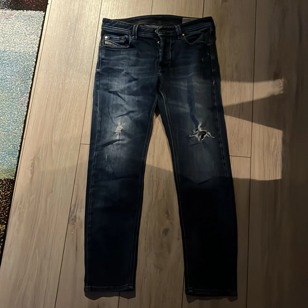 Feta diesel jeans till en billig slant! Bra skick i storlek 30/30 tts. Skicka pm vid fler frågor!. Jeans & Byxor.