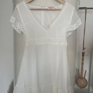 Snygg klänning - En jättefin klänning från showpo. Nypris var 699 kr på showpo och den har används 1 gång.💕