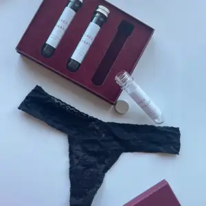 3 helt oanvända stringtrosor från Lace Laboratory i en lyxig presentbox 🖤 