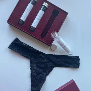 Helt oanvända spets string trosor presentask Lace Laboratory - 3 helt oanvända stringtrosor från Lace Laboratory i en lyxig presentbox 🖤 
