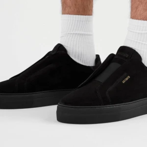 Axel Arigato Laceless 360 storlek 42 - Hej! Säljer nu mina Arigato Laceless (storlek 42) då jag använde dem vid de fina tillfället jag ville ha dem på och ej har användning kvar av dem,   ENDAST ANVÄNDA 1 GÅNG Skicket är 10/10, även kvitto finns och dustbags samt box