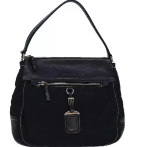 Prada Väska - Denna väska är designad för att hjälpa dig varje dag. Väskan är praktisk att bära och moderiktig design.  