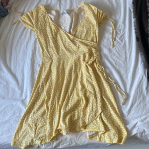 Klänning - Säljer denna klänning i storlek S. Har sällan använt den. 