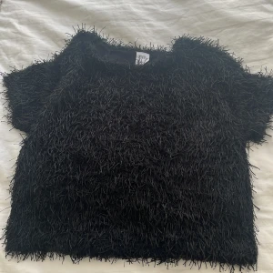 Zara svart fransig tröja - Bra skick, snygg, svart, fransig 