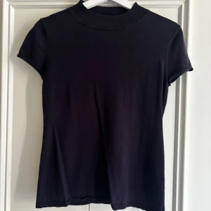 Topp - Tshirt/topp med nice material 