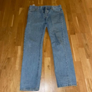 Levis 501 - W33 L32