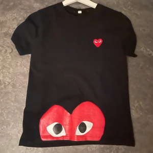 Commes des garcons T-shirt - Skick 7/10 se bilderna Storlek xs