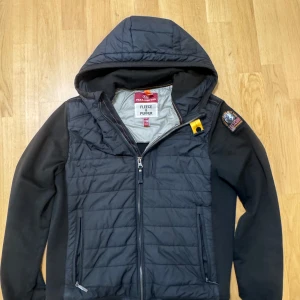 Parajumper cardigan - En bra parajumper lite använd jätte svår att hitta finns typ ingenstans Ivor 