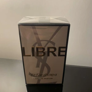 Libre Eau de Parfum från Yves Saint Laurent - YSL libre 30ml Parfym oöppnad. Kan mötas upp i Växjö. Kvitto finns. Storlek 30 ml