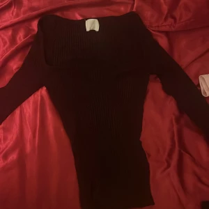 Säljer tröja,använd två gånger  - Jätte bra skick 