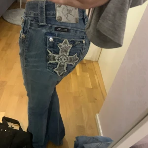 Miss me jeans!!!! - Säljer mina miss me jeans kommer aldrig till användning köpte för året har andvänt 1 gång 💕💕skriv för frågor och fler bilder💕