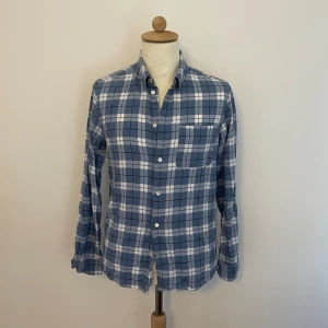 APC Flanellskjorta - Snygg flanell skjorta från A.P.C, storlek S. 