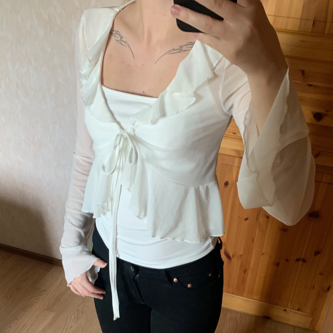 Vit blus med snörning - 90