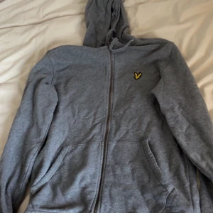 Lyle scott kofta  - Riktigt snygg kofta men säljer för jag inte använder den längre men inga skador eller liknande 