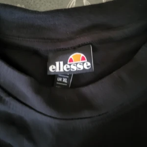T-shirt ellesse - Helt ny  T-shirt från zalando.För stor för mig. 