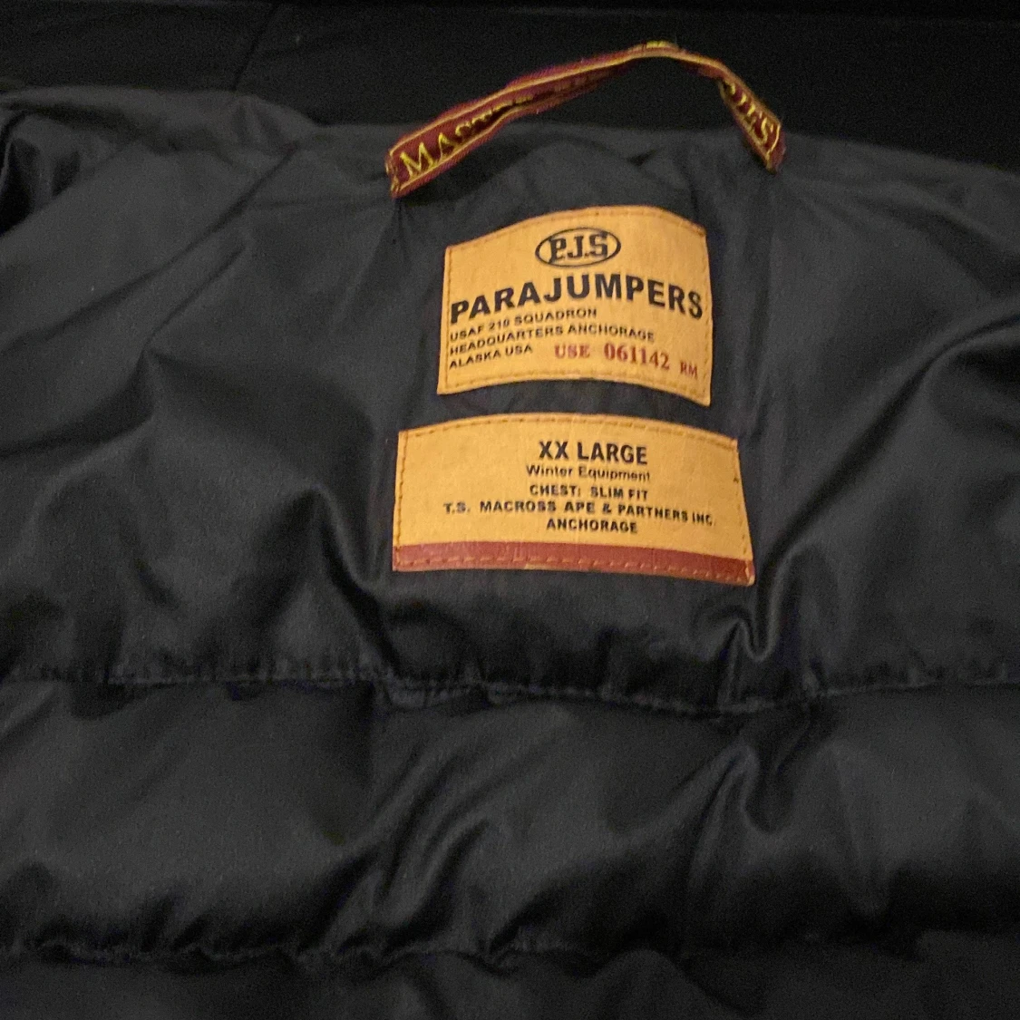 Säljer pjs jacka då den är för stor för mig. Jackan är i xx l - 91