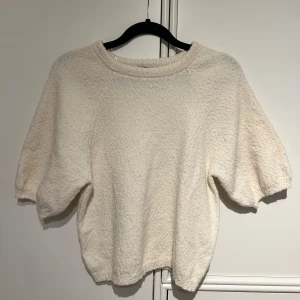 Stickad tshirt - Superfin stickad t-shirt. Helt oanvänd. 